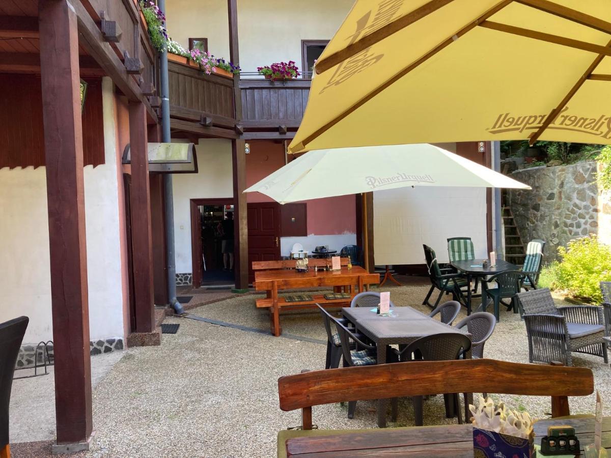 Country House & Restaurant Hronec Екстер'єр фото