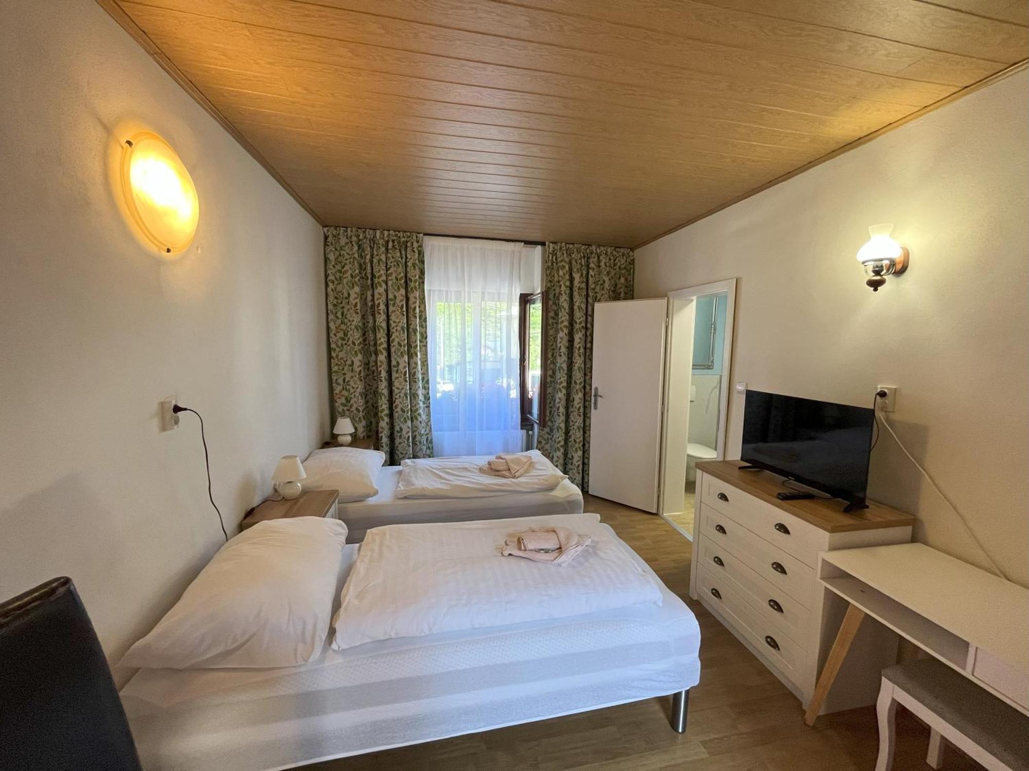 Country House & Restaurant Hronec Екстер'єр фото